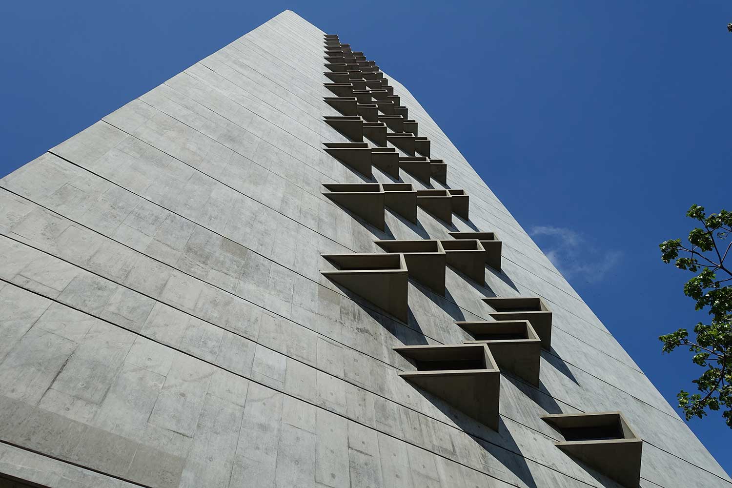 Concrete+facade+of+brutalist+building+of+Imãos+Roberto,+Rio+de+Janeiro+1970.jpeg