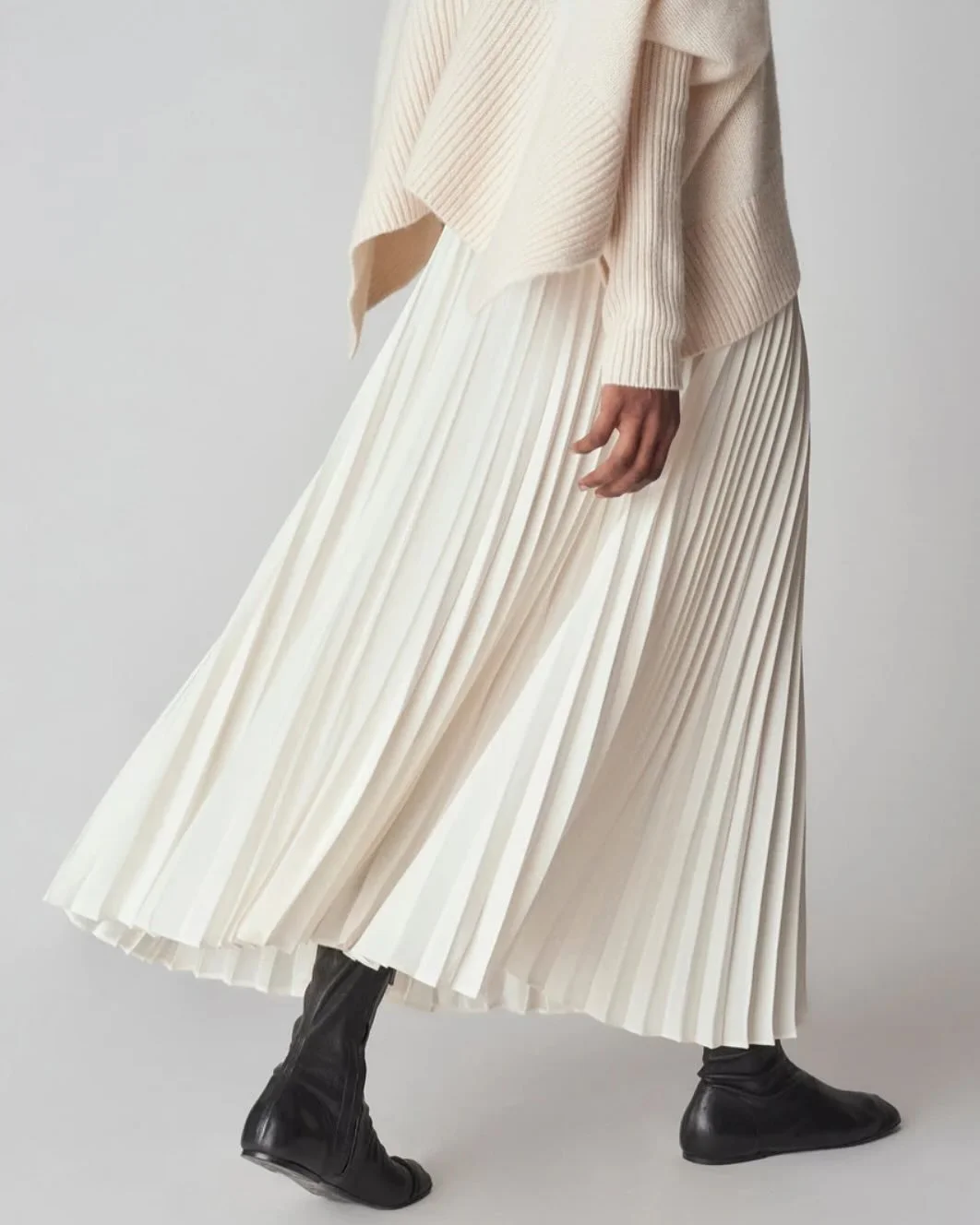 We will be back Memorial Day weekend with so many beautiful pieces for spring, including this essential skirt from @co