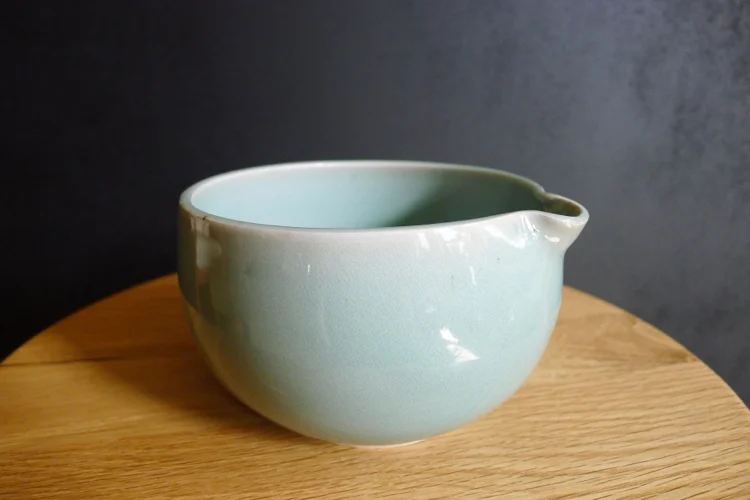 celedonPourongBowl.jpg
