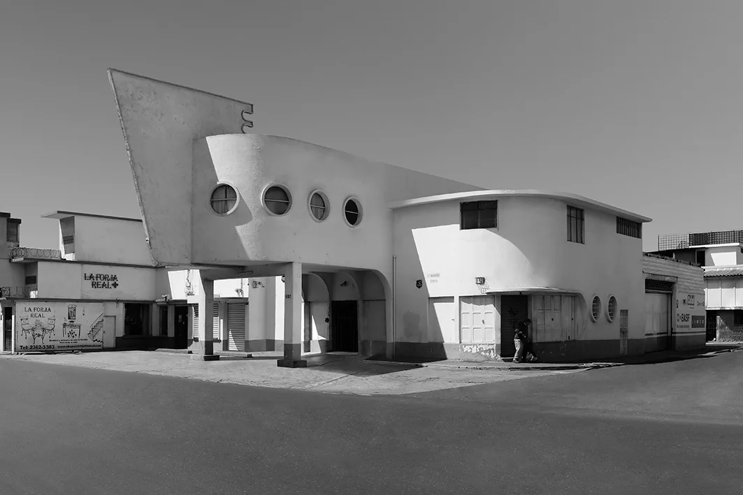 © Jean Molitor, CAR GARAGE, Guatemala (around 1935), Photographed: 2017