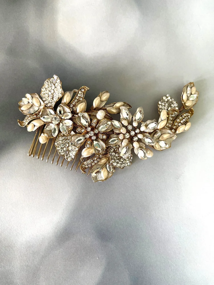 Golden leaf and rhinestone Golden Goddess headpiece comb by  display picture 1