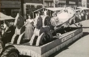 1952 Kolacky Day Royalty - Queen Pauline Miller with Mary Lois Kendall, Jarriet Kukacka, Sally Kennedy and Alevena Simacek