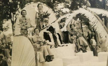 The 1935 Kolacky Day Royalty. Queen Leone Hendrickson with Mae Washa, Ione Mladek, Ella Krocak, and Esteleen Janovsky as attendants.