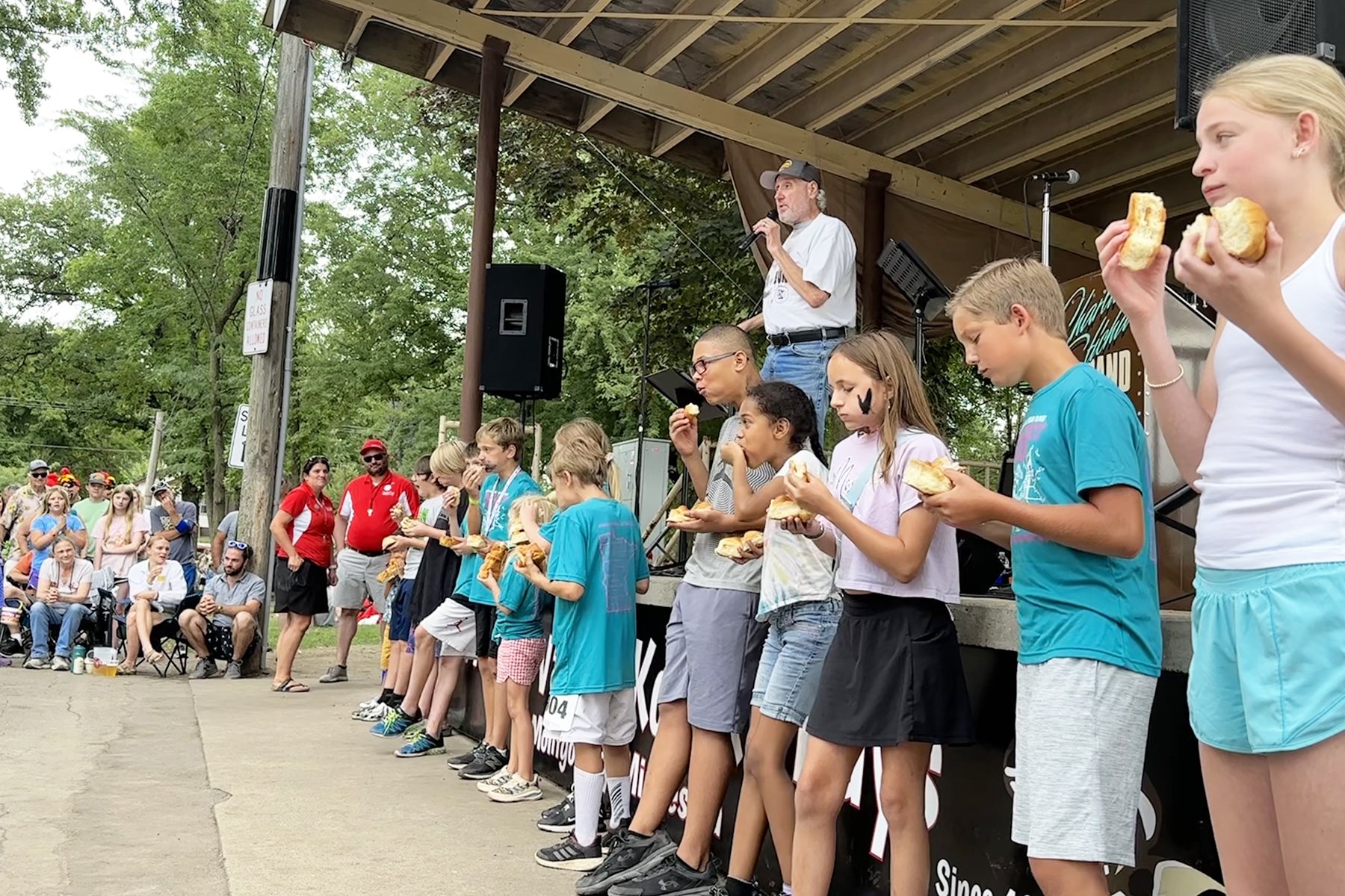 MarisaRotter_ActivitiesEvents_KolackyEatingContest.jpg