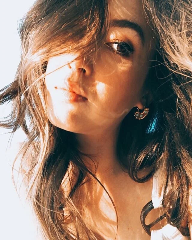 just dropping in to say that despite 2 weeks of a gargantuan bummer allergic reaction now that I can actually wear my hair down I’m surprisingly digging this hair color 💇🏻‍♀️☀️ probly the last time I’ll ever put dark color on my head but hey blondes have more fun right??