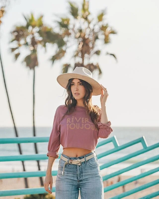 rêver toujours means “dream always” in French - and I’m so excited to be talking all about what it means to be a dreamer today at @altsummit! Come join me & @wethedreamers in riviera el dorado II for my Solo Talk about Combining Your Passions and Owning Your Decisions at 11am! #altsummit #altsummit2020