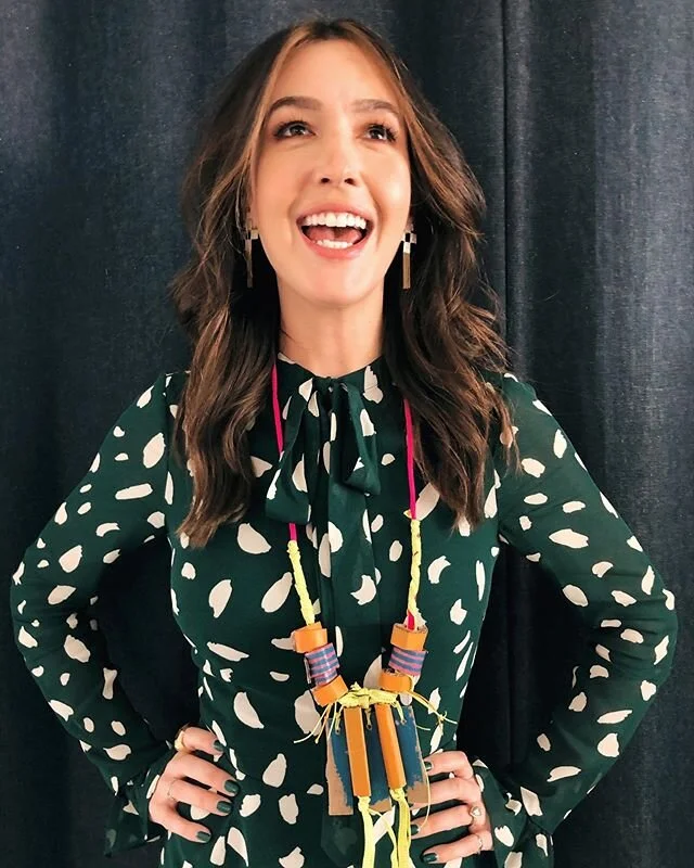 that face you make when you got to play with a hot glue gun all afternoon 🎨✂️🖍 huge thanks to @handmadecharlotte @amandakingloff & @supermakeit for such a fun handmade jewelry workshop! swipe to see the before 🌈 @altsummit #altsummit