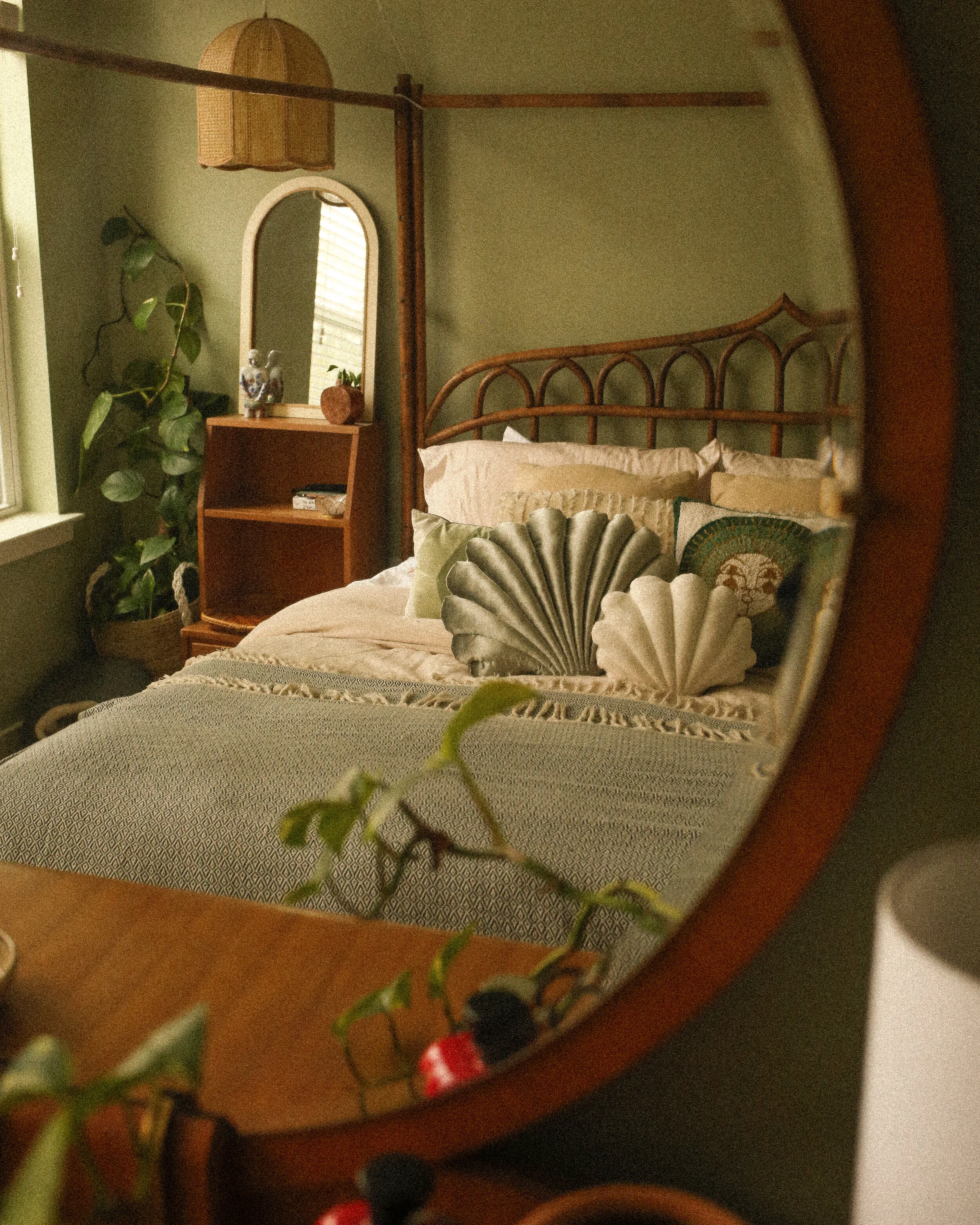 25 Sage Green Bedrooms That Are So Calming