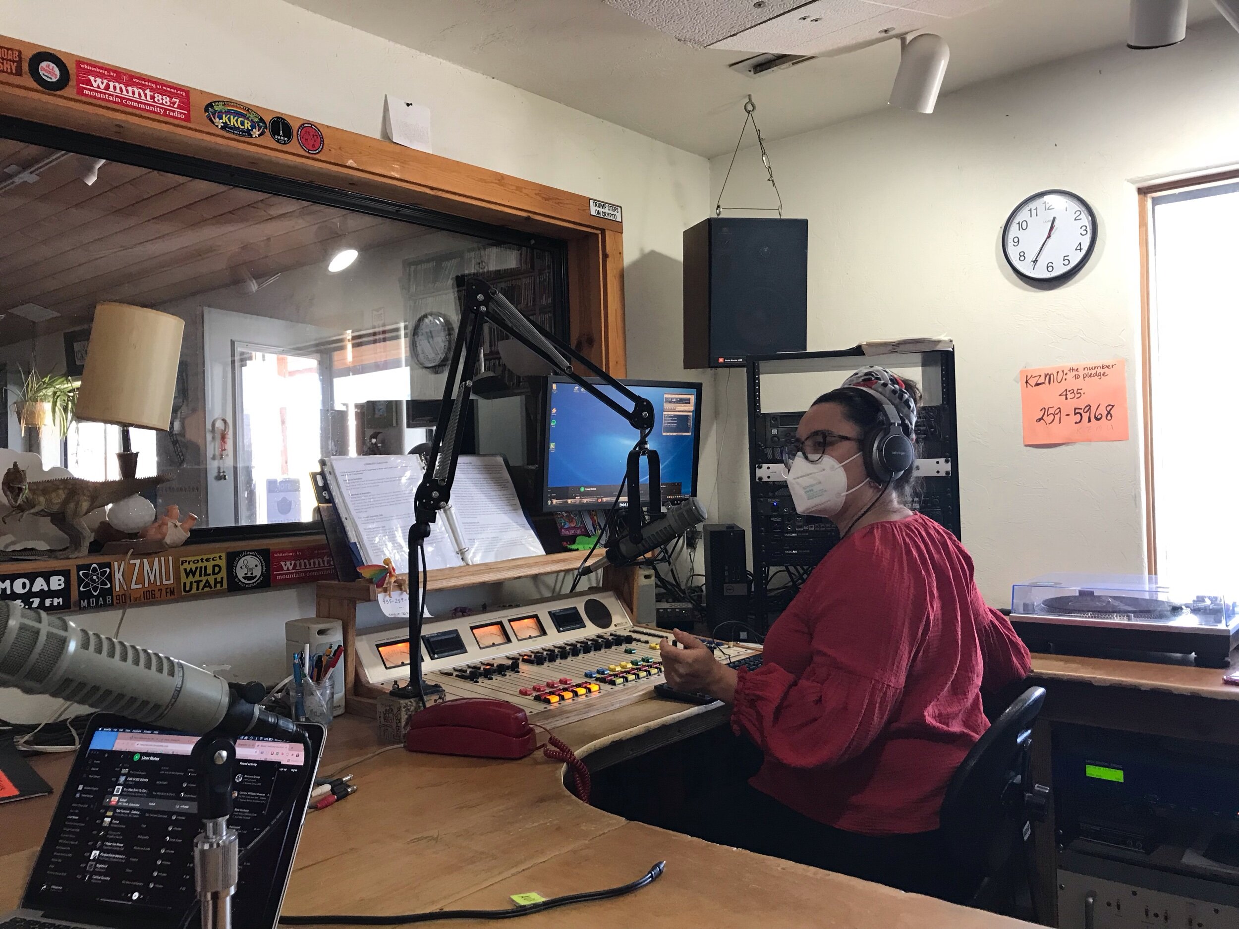 Serah Mead live on KZMU