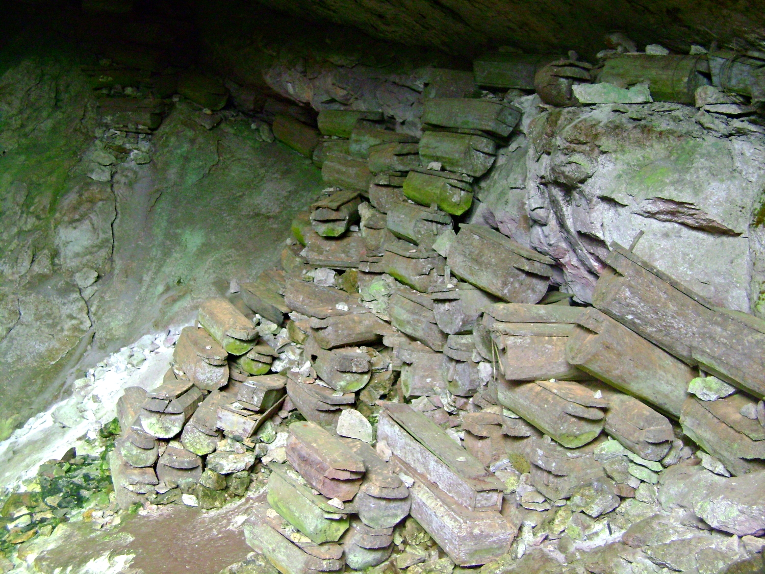 Lumiang Coffins