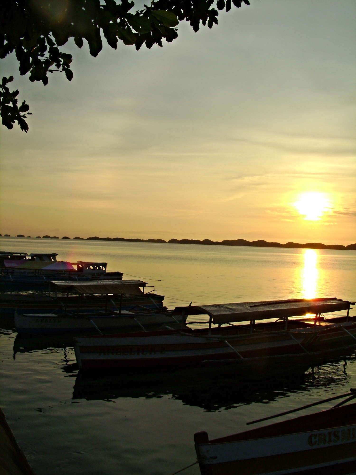 Boats to Hundred Islands