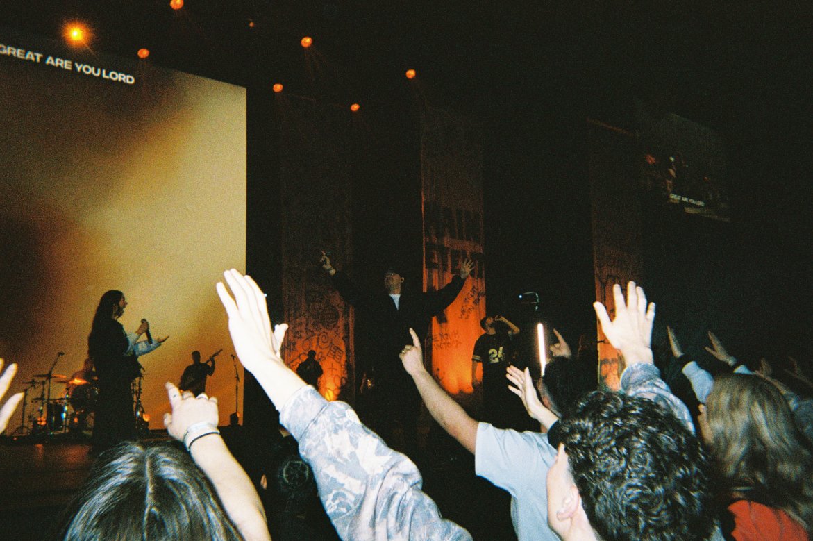 Youth_Alive_Crowd_Film