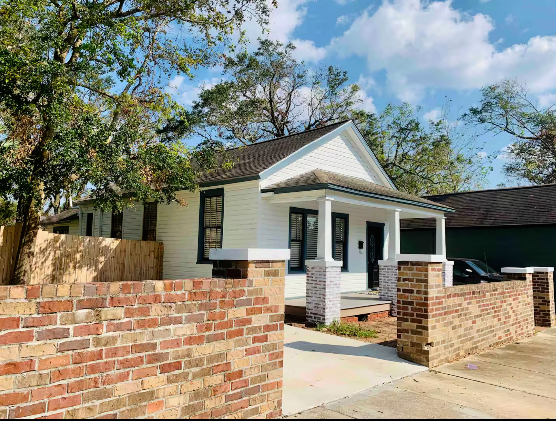 Pensacola, FL:  Little Bungalow  Close to All Things Downtown P'Cola!  We Reserve the Whole House for Imaging Radiant Bodies!