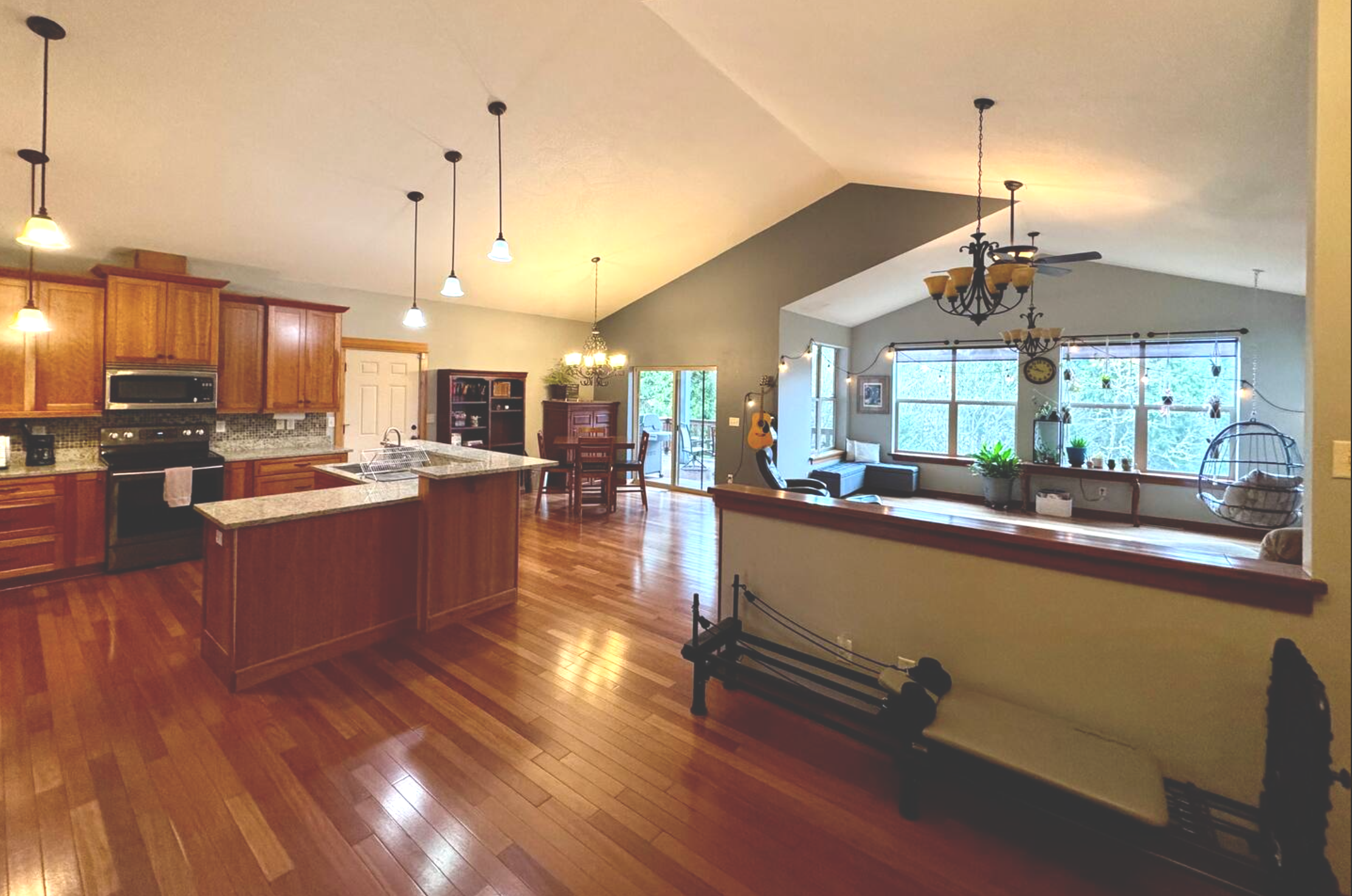 Lowell, (Eugene area) OR:  156 Wetleau Drive ~ Peaceful Place With A Lake View for Your Imaging Session!