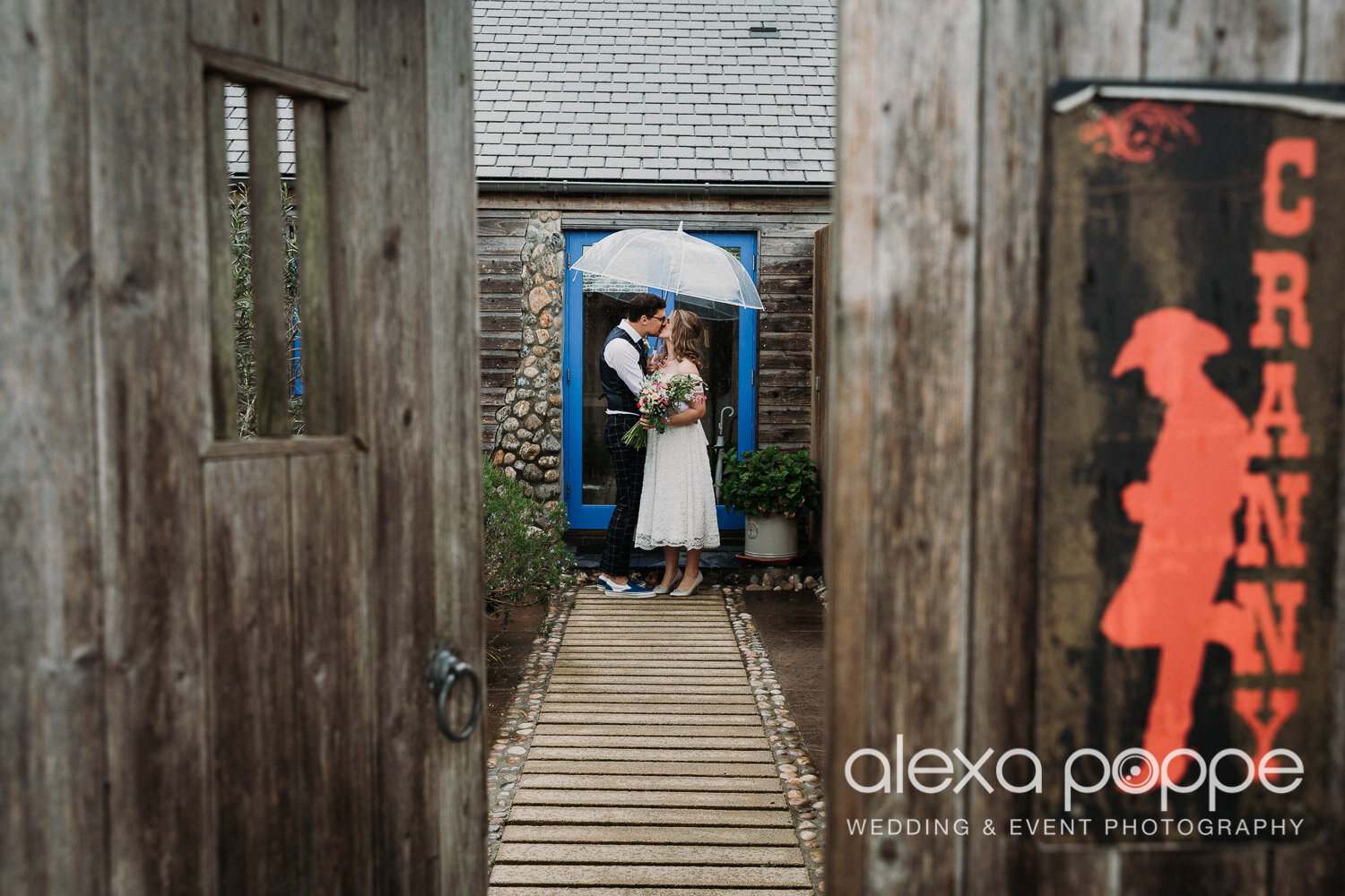 MK_wedding_lowerbarns_cornwall_1.jpg