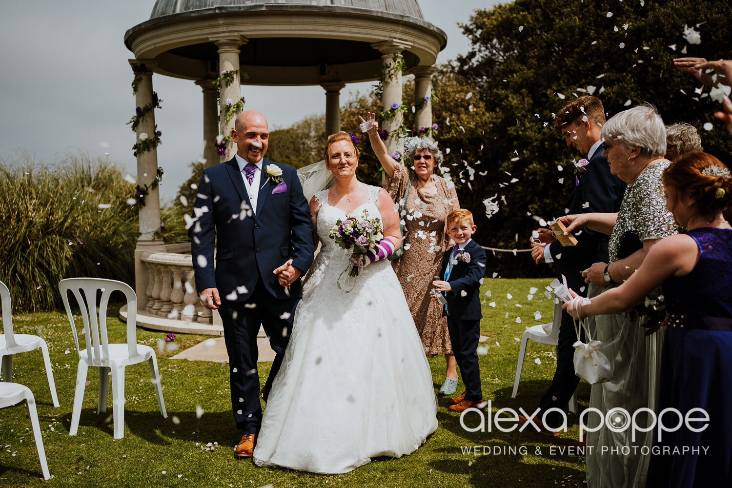 ks_weddingphotography_tregennacastle_26.jpg