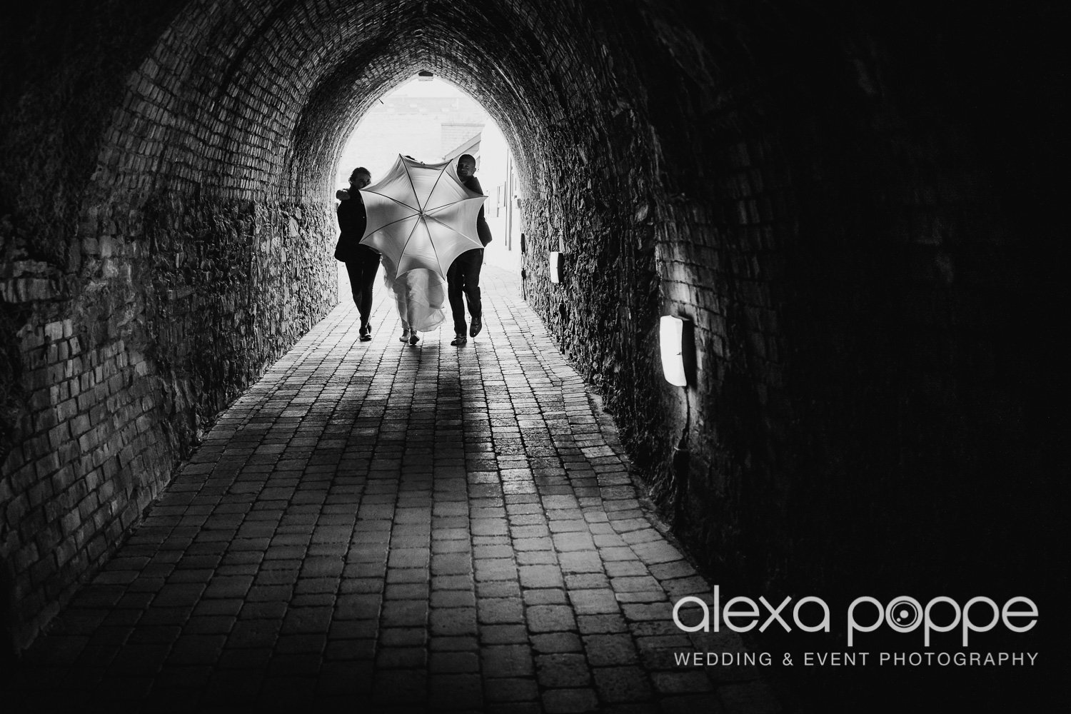 st_weddingphotgrapher_tunnelsbeaches_devon_17.jpg