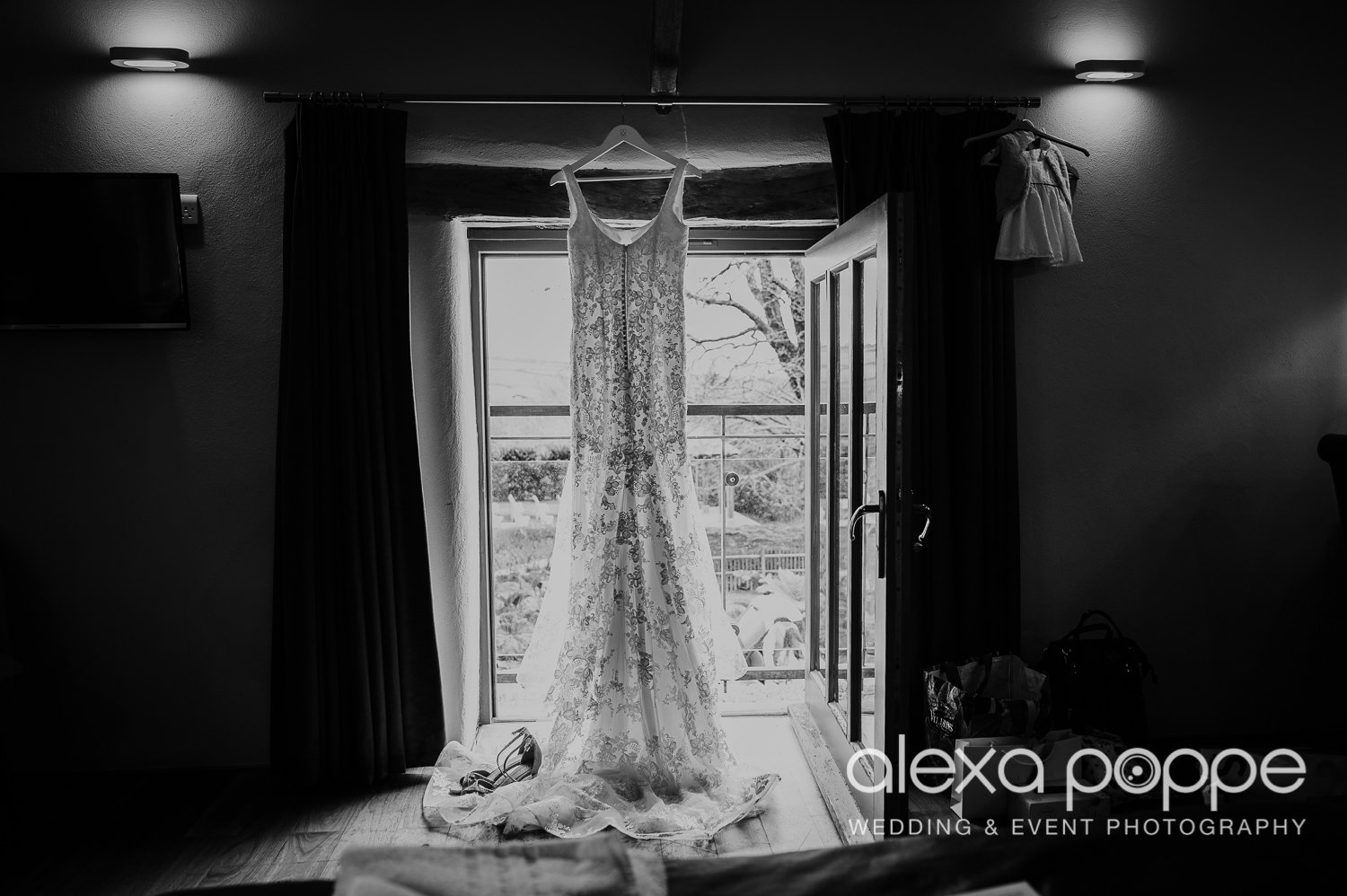 lj_weddingphotographer_trevenna_cornwall_119.jpg