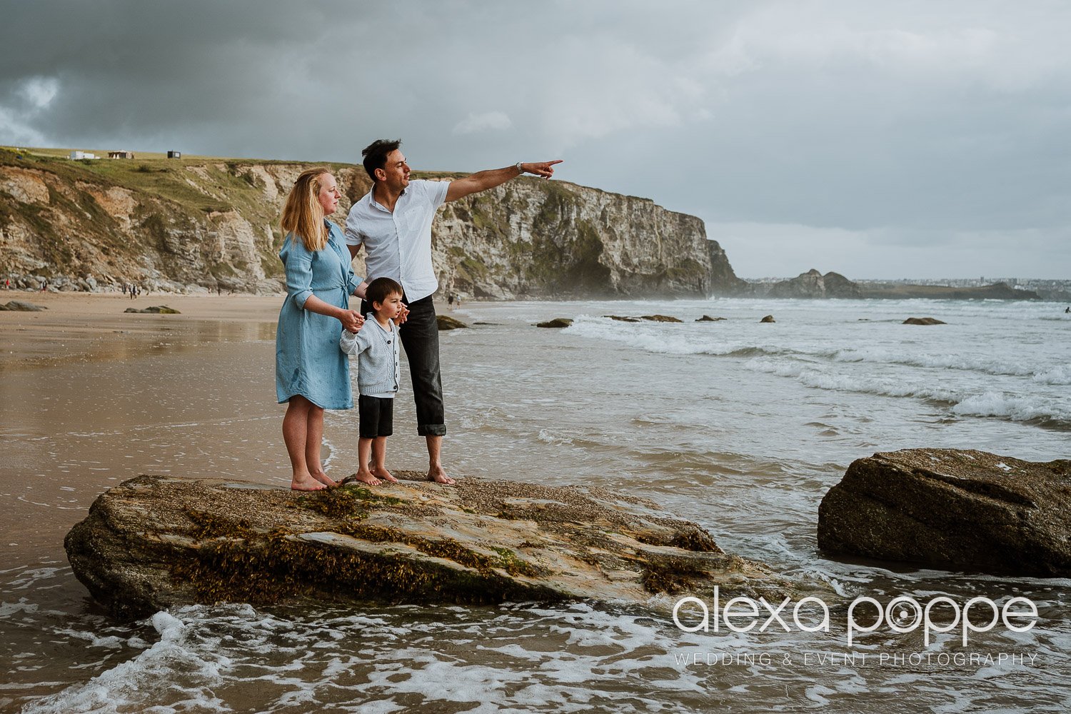 familyphotography_watergatebay_cornwall_1.jpg