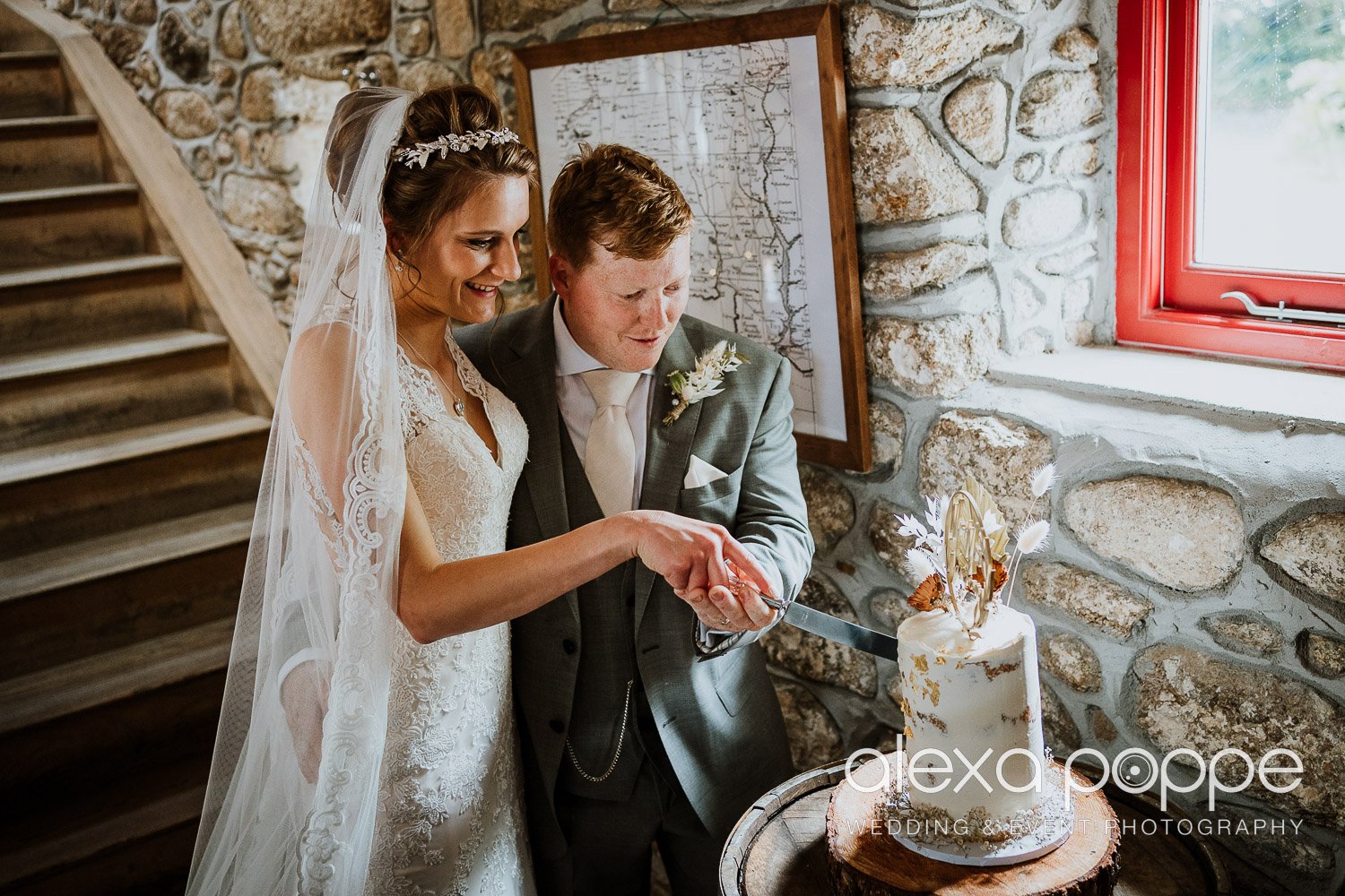 ej_weddingphotography_knightorwinery_cornwall_54.jpg