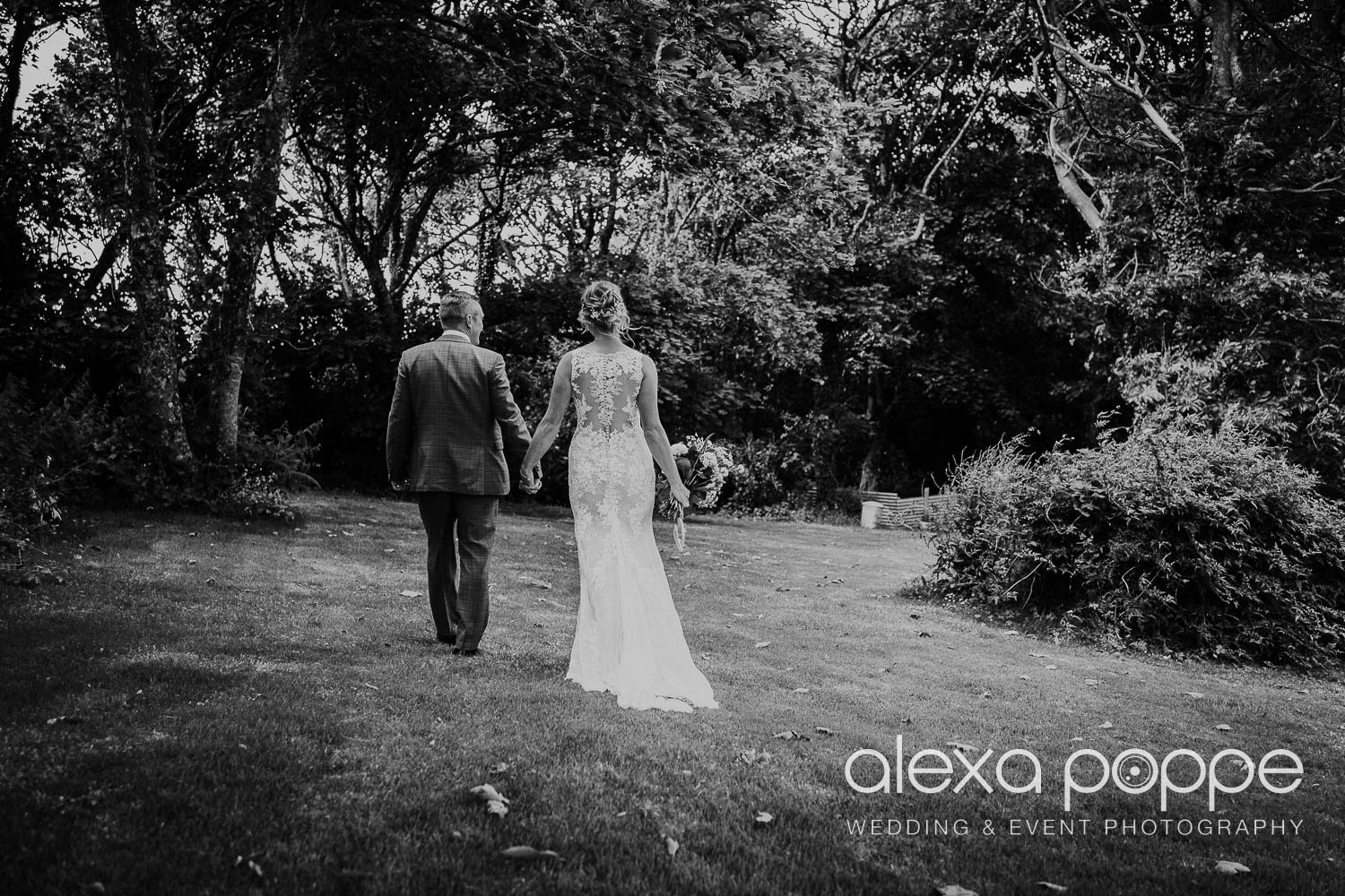 weddingphotography_thecowshed_28.jpg