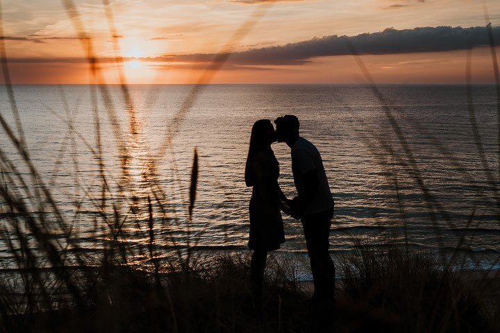 Sunset Watching with these two beauties Wednesday evening&hellip;
Neva &amp; John, what an absolute pleasure to meet you both, I had a great time shooting your engagement photos and can&rsquo;t wait to post a mini preview on my blog!
&bull;
&bull;
&b