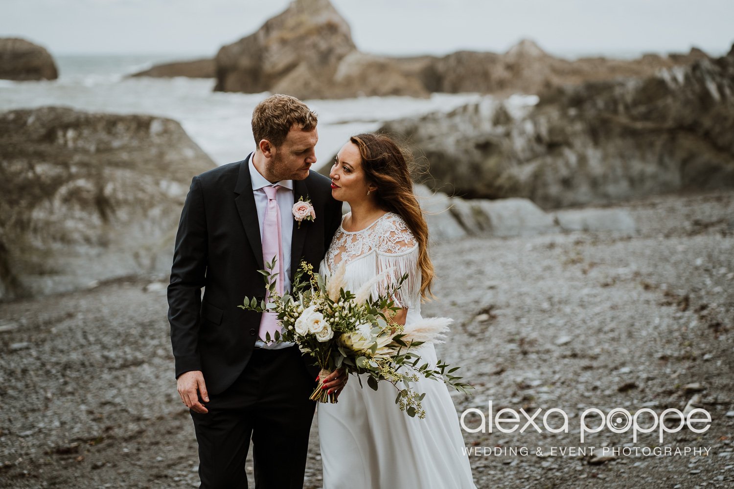 lp_weddingphotography_devon_tunnelsbeaches_52.jpg