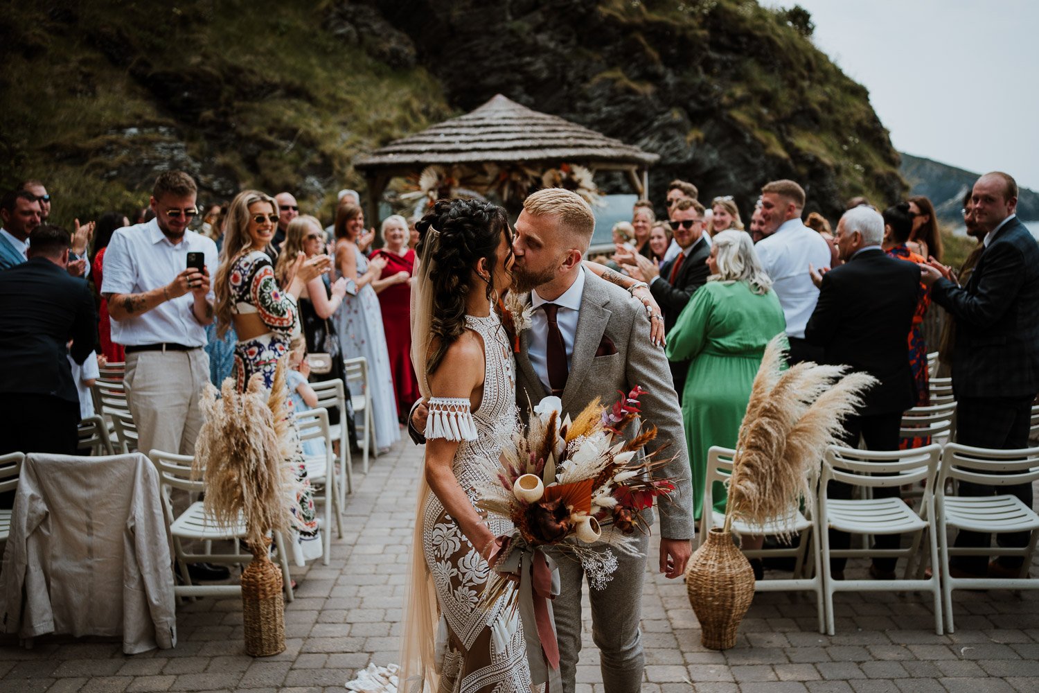 kr_weddingphotographer_tunnelsbeaches_devon_40.jpg