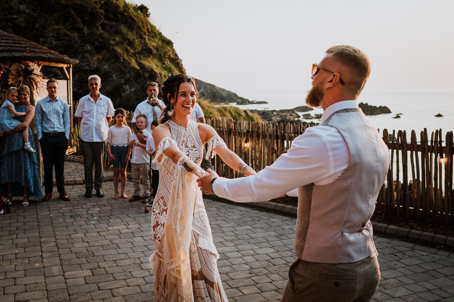 kr_weddingphotographer_tunnelsbeaches_devon_81.jpg