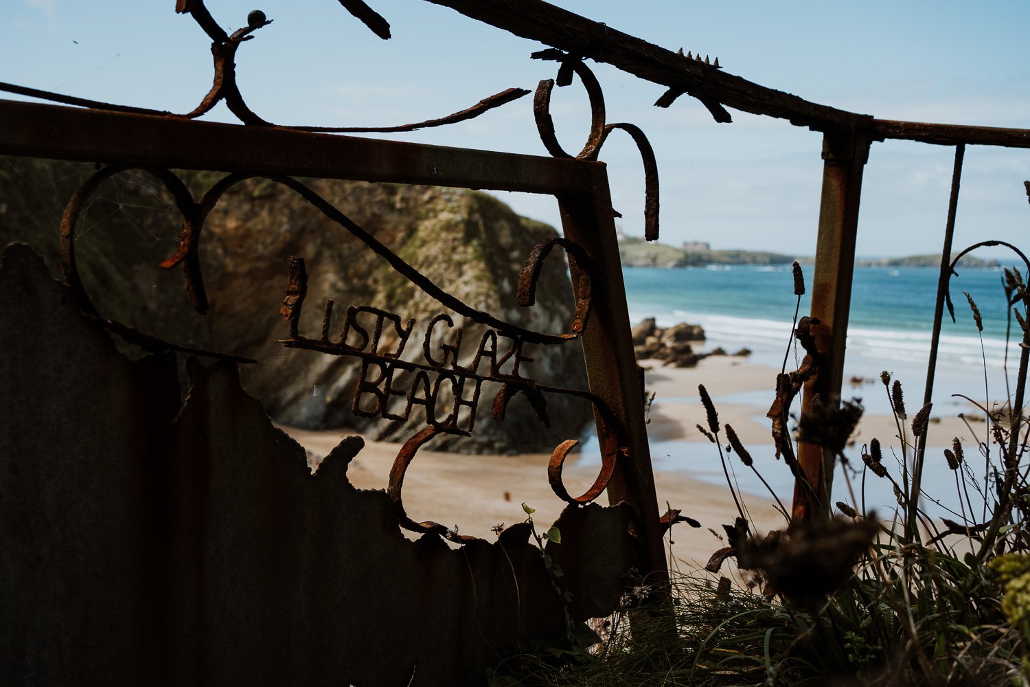 sj_weddingphotographer_lustyglaze_beach_cornwall_20.jpg