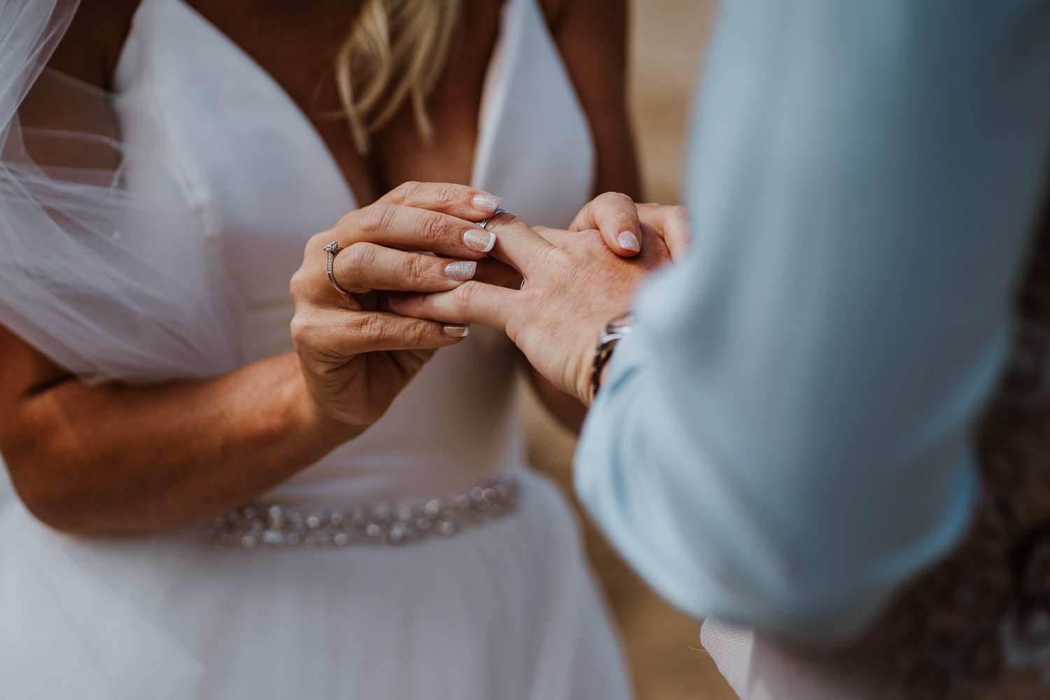 sj_weddingphotographer_lustyglaze_beach_cornwall_32.jpg