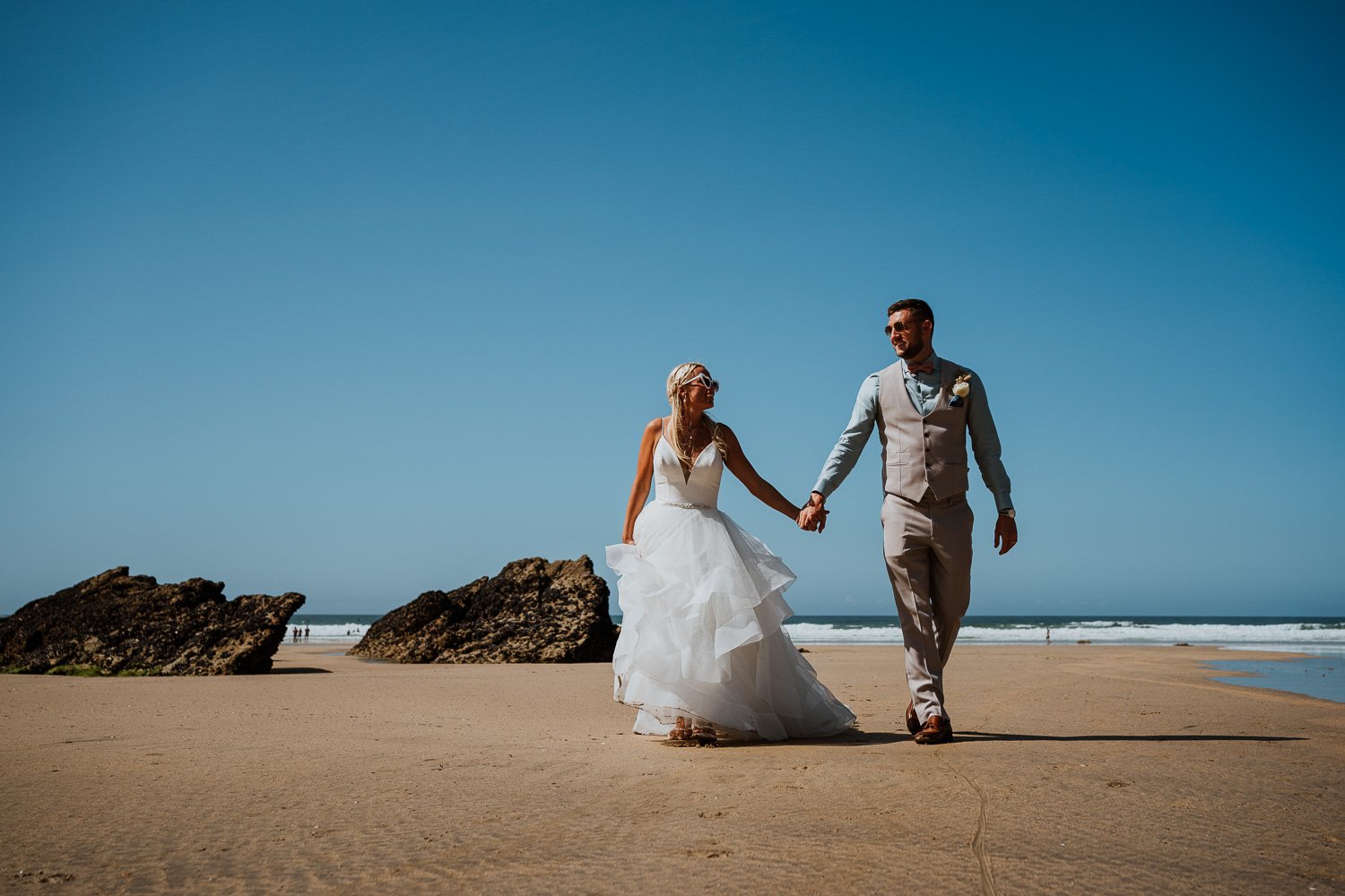 sj_weddingphotographer_lustyglaze_beach_cornwall_42.jpg