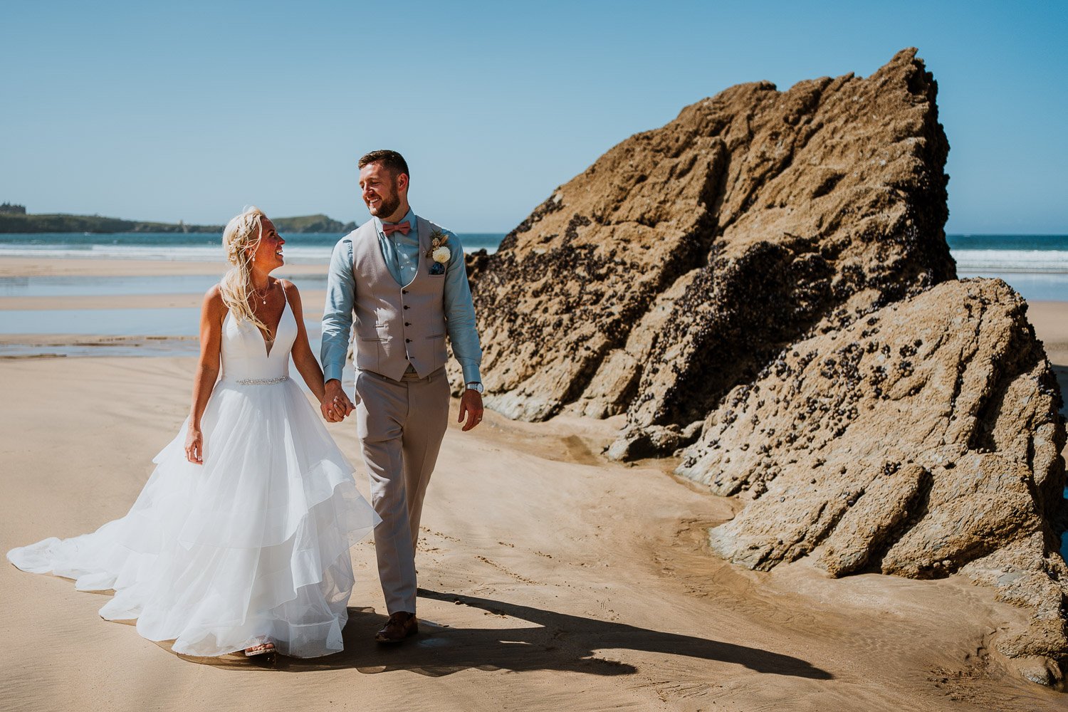 sj_weddingphotographer_lustyglaze_beach_cornwall_48.jpg