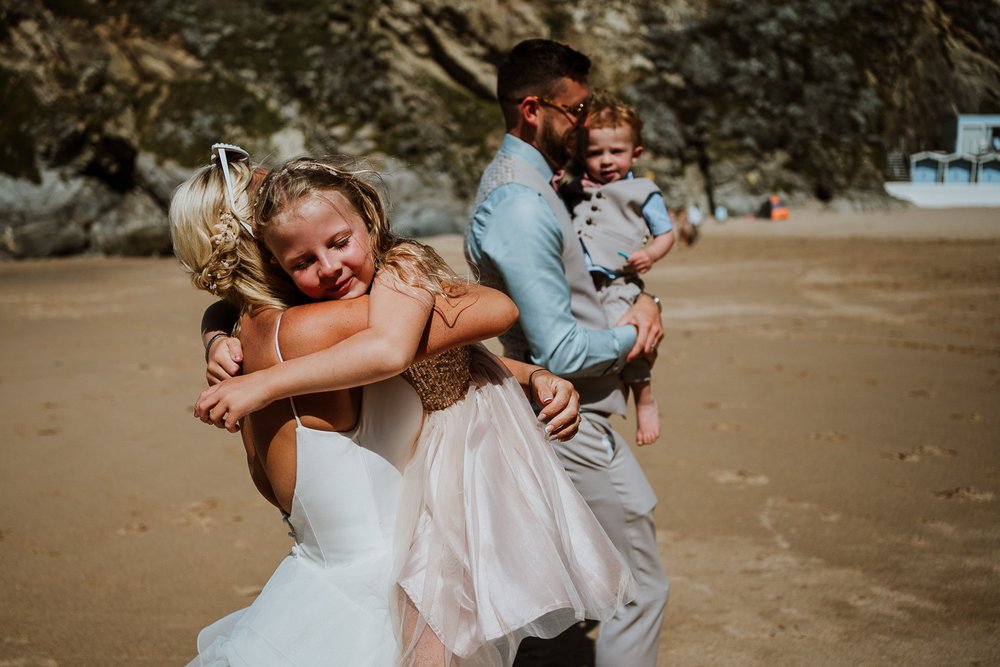 sj_weddingphotographer_lustyglaze_beach_cornwall_51.jpg