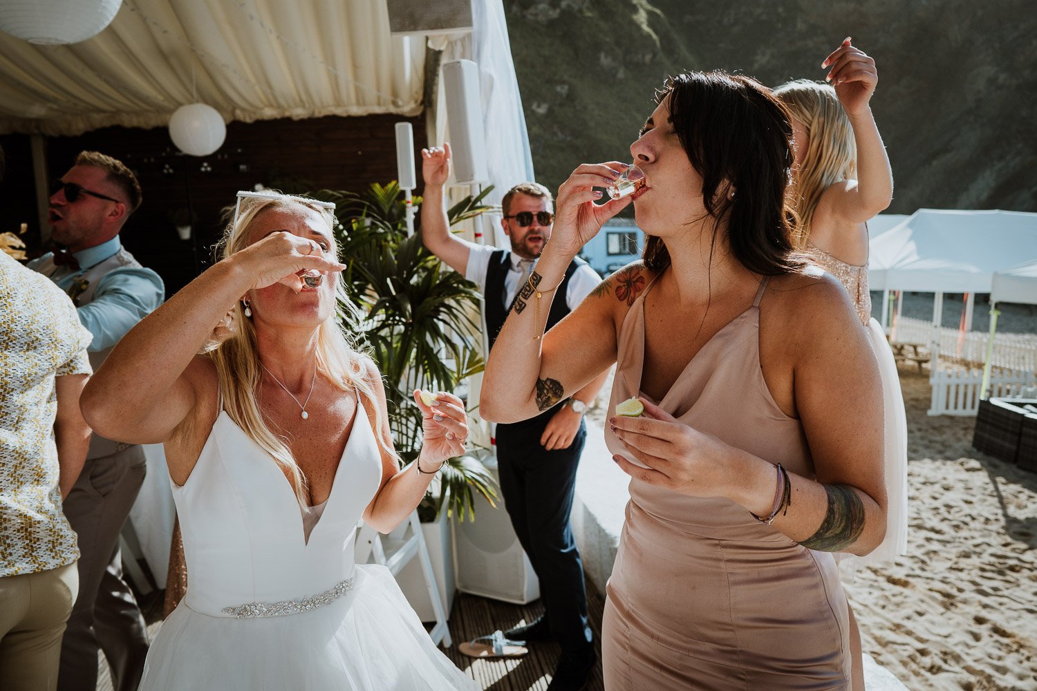 sj_weddingphotographer_lustyglaze_beach_cornwall_61.jpg