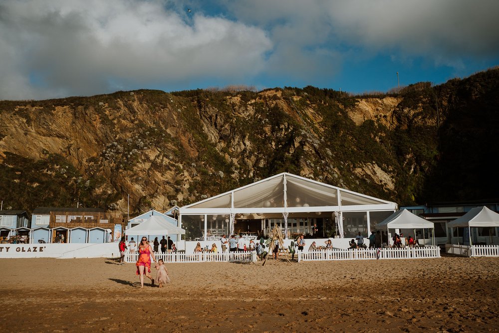 sj_weddingphotographer_lustyglaze_beach_cornwall_74.jpg