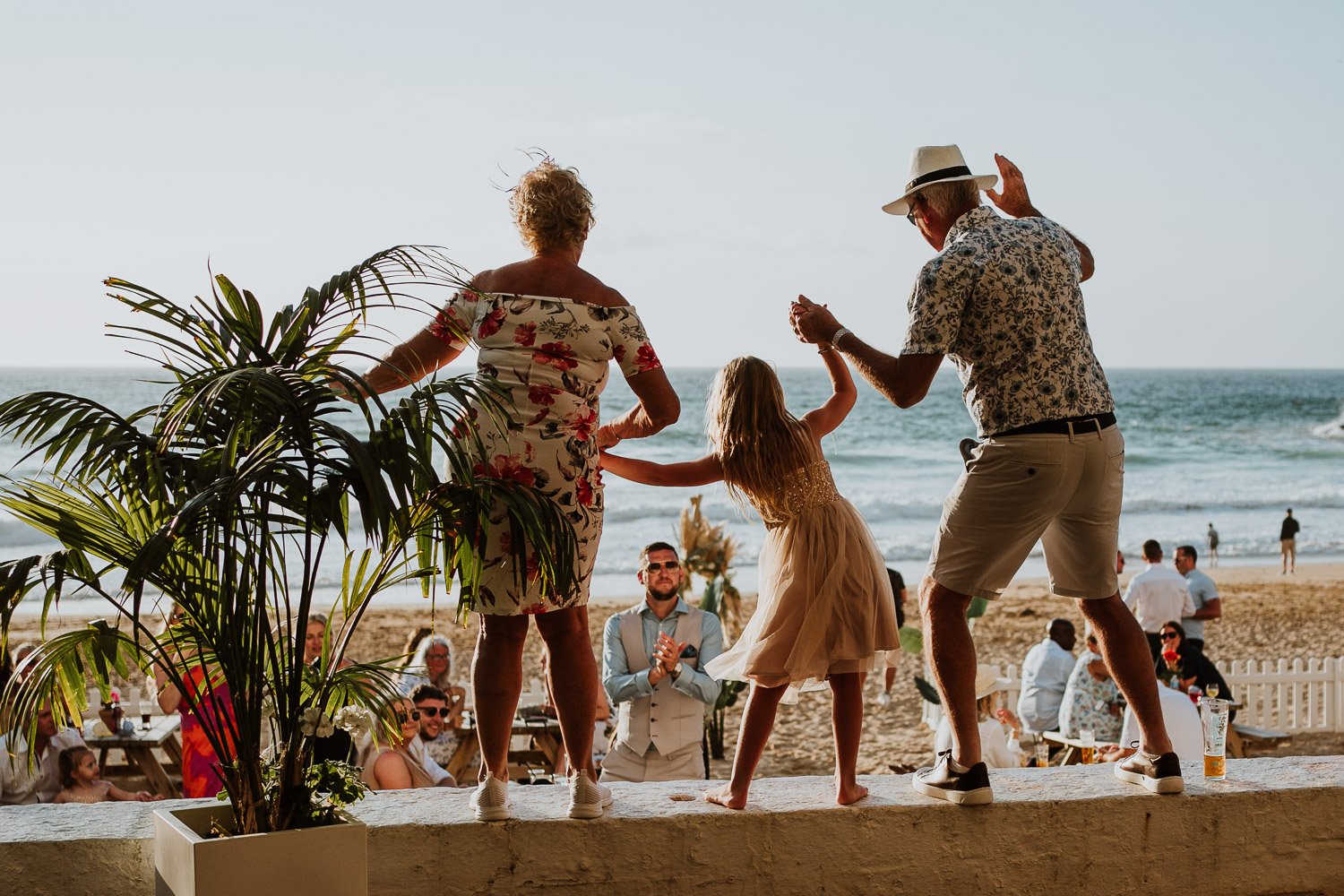 sj_weddingphotographer_lustyglaze_beach_cornwall_78.jpg