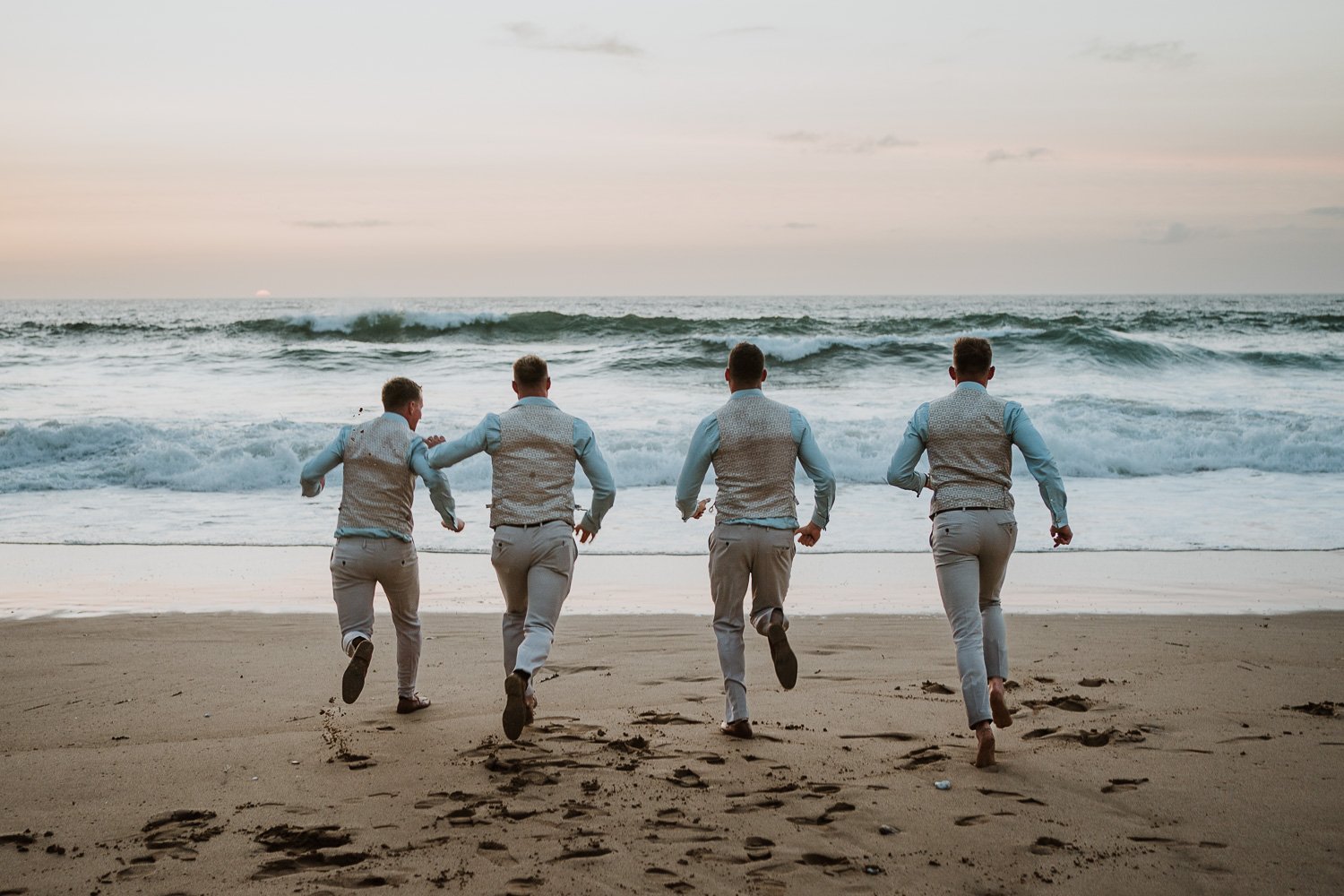 sj_weddingphotographer_lustyglaze_beach_cornwall_82.jpg