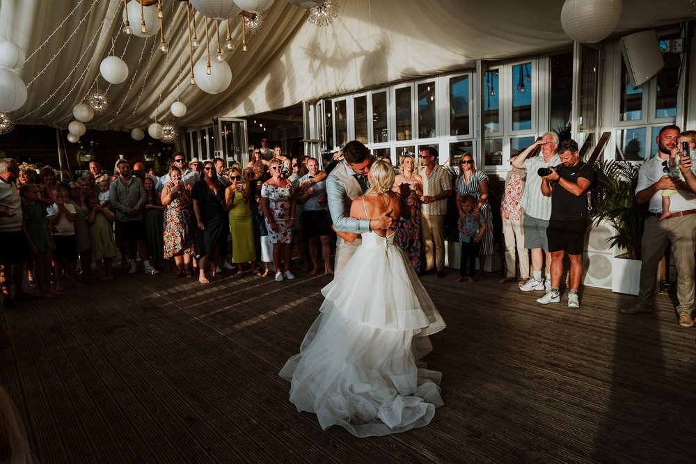 sj_weddingphotographer_lustyglaze_beach_cornwall_86.jpg