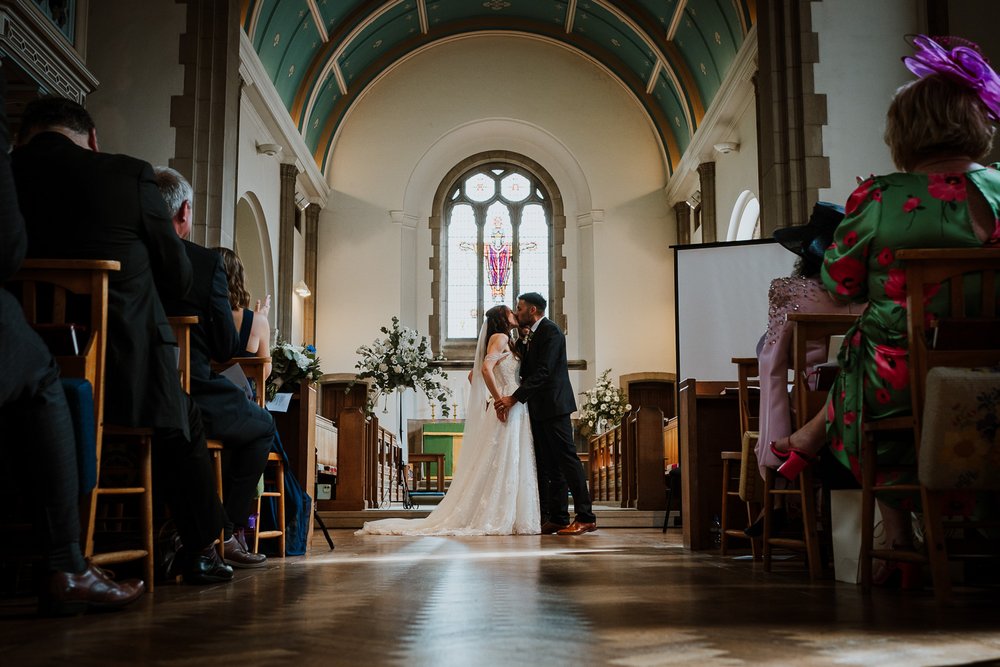 ed_weddingphotography_devon_harefieldbarn_35.jpg