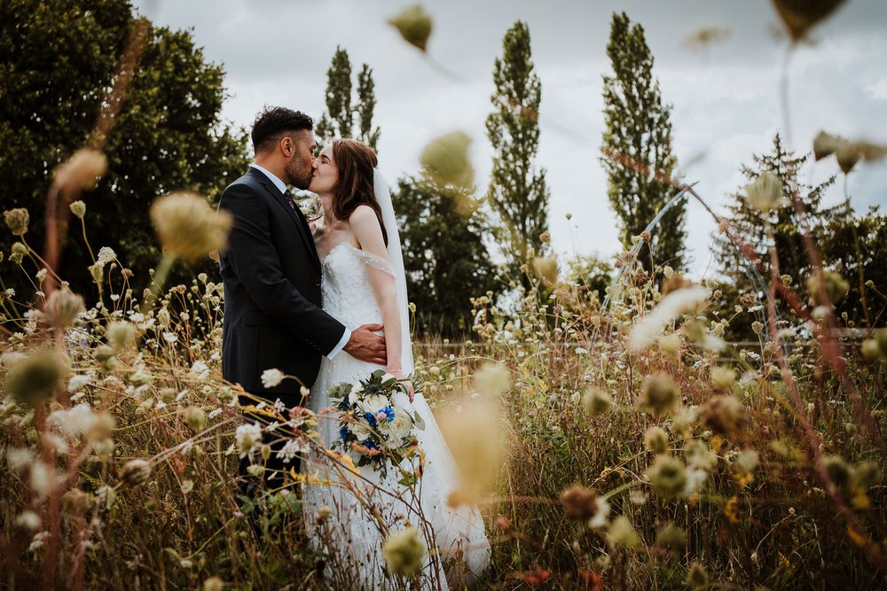 ed_weddingphotography_devon_harefieldbarn_55.jpg