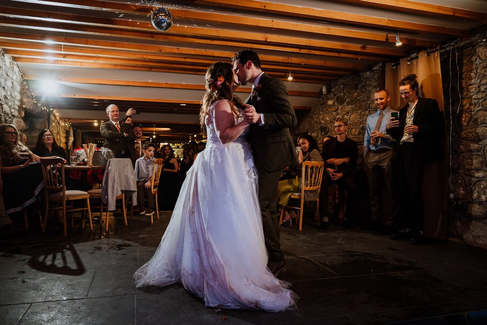 lt_weddingphotography_knightorwinery_cornwall_82.jpg