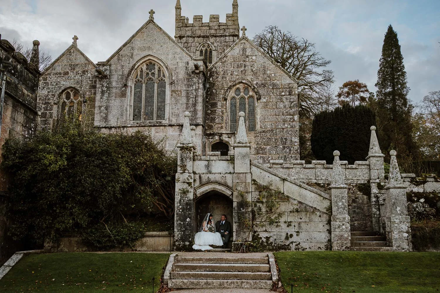 Cornwall Wedding Photographer Lanhydrock and Knightor Winery // Jemma &amp; Mike