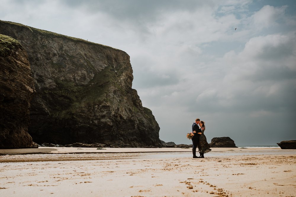 tl_elopementphotography_bedruthansteps_cornwall_1.jpg