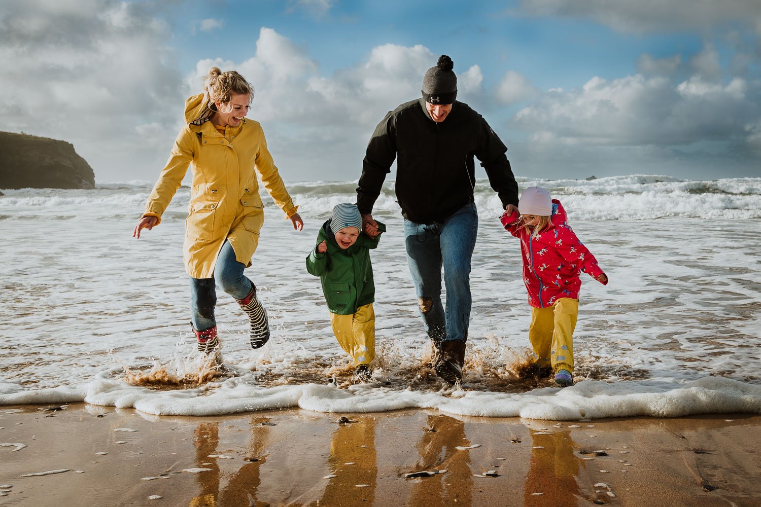 family_photographer_cornwall_beach_1.jpg