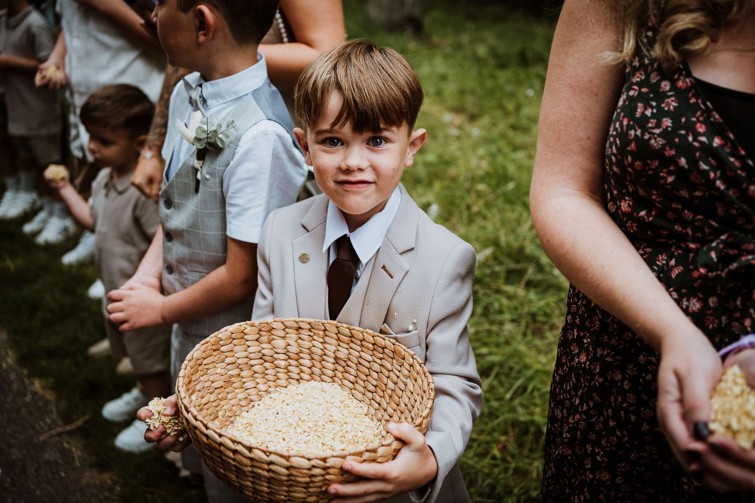 zm_weddingphotographer_stennackfarm_cornwall_28.jpg