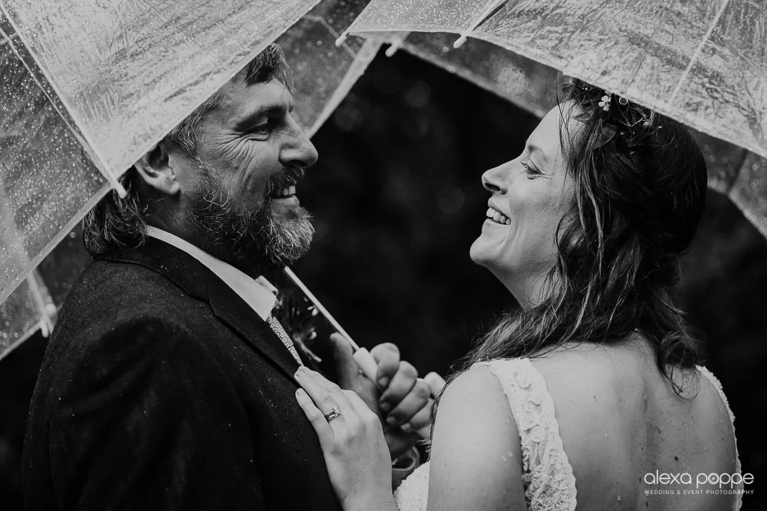 KJ_rainy_wedding_thegreen_cornwall_5.jpg