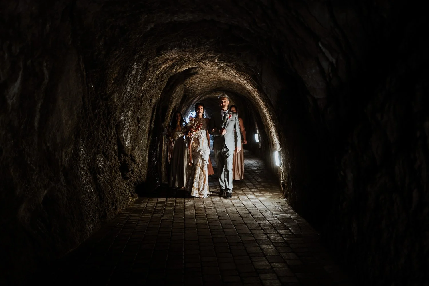 kr_weddingphotographer_tunnelsbeaches_devon_24.jpg