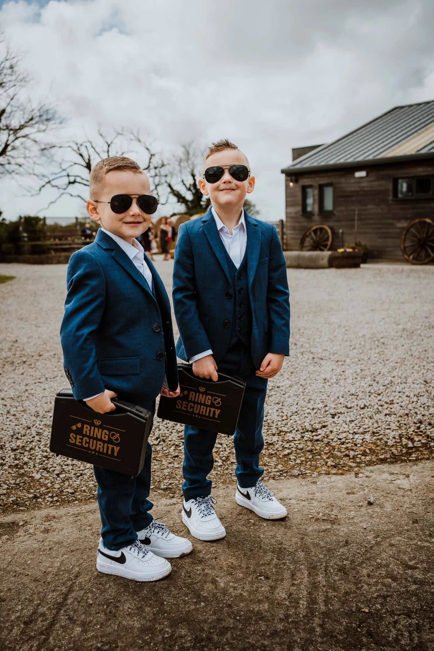 weddingphotographer_cornwall_stennackfarm_sa_17.jpg