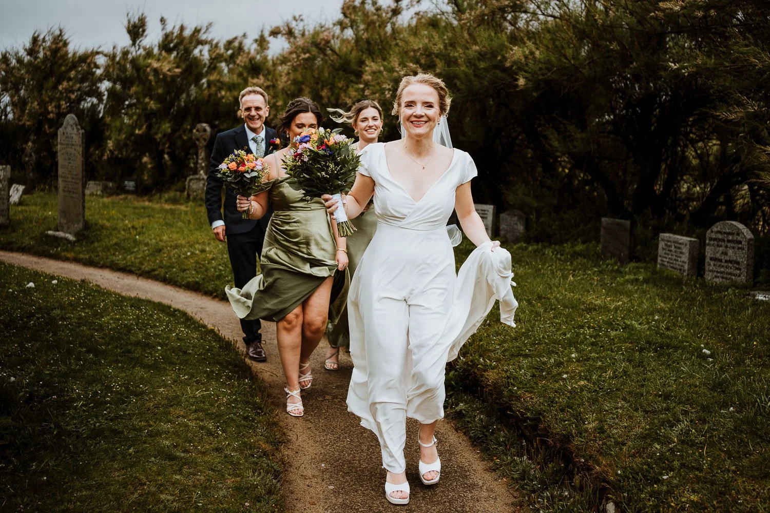 ja_weddingphotographer_cornwall_beaconcrag_10.jpg